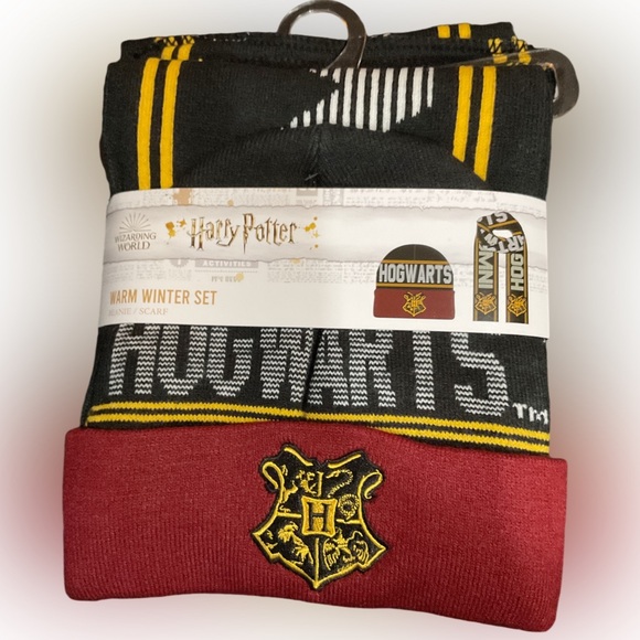 Hogward’s Winter Set: Scarf & Beanie NWT - Picture 1 of 3